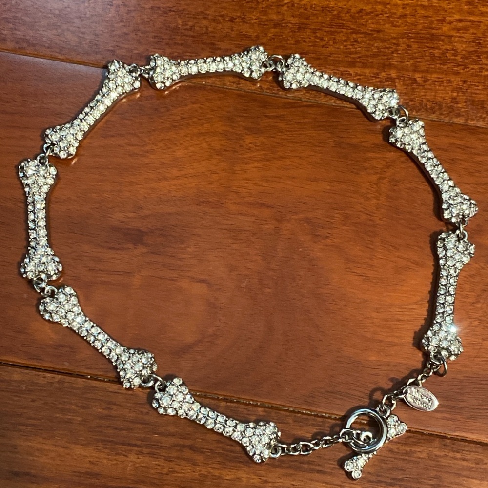 Vivienne Westwood Bones Necklace
Rare vintage piece
Price negotiable